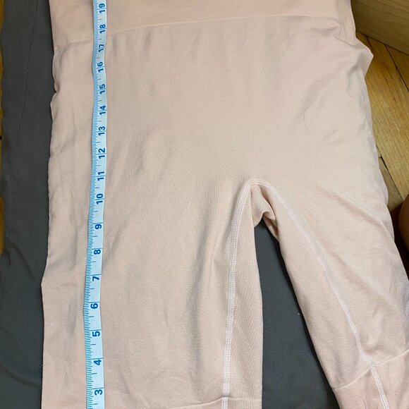 woman short - Picture 5 of 5